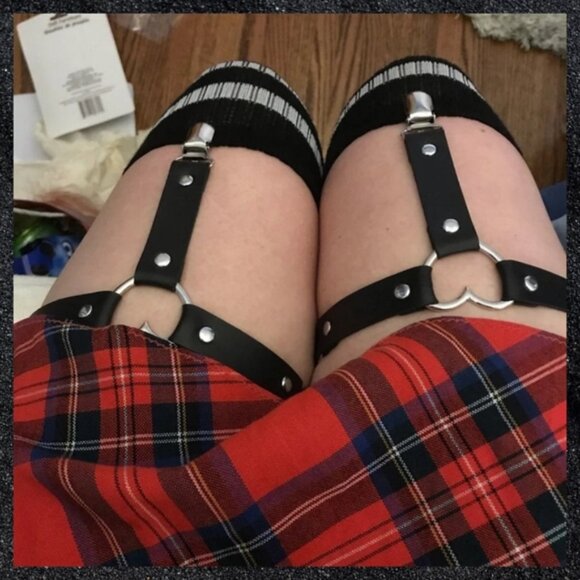 Purple Studded Open Heart Leather Thigh Garter Harness Pair Set - Picture 3 of 14